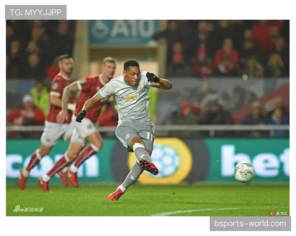 巴拉克与埃弗拉在中场推进中出现分化，巴拉克更偏向单点组织体系