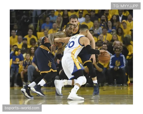 艾弗森突破单打主导进攻，比库里更倚靠造犯规