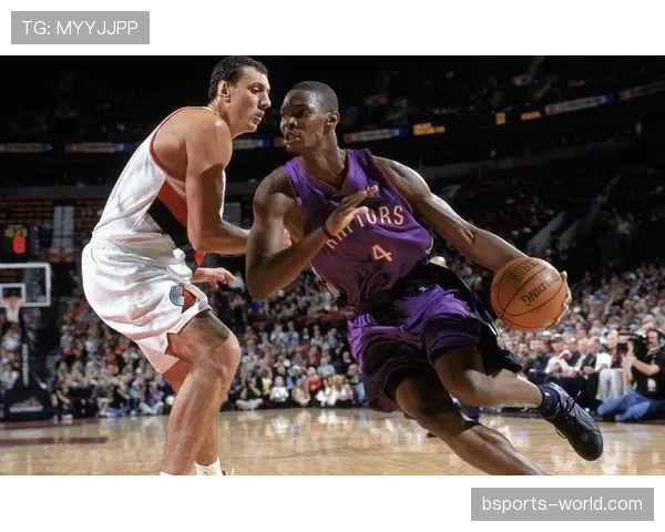 克里斯·波什挡拆拉开进攻空间提升热火内线得分效率