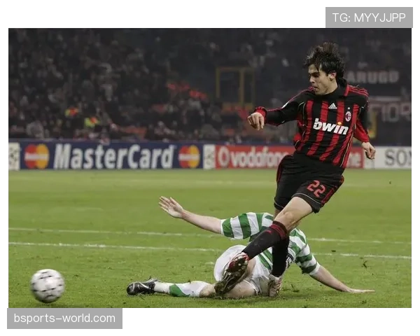 卡卡本赛季转型组织核心：中路直塞撕防展现昔日风采